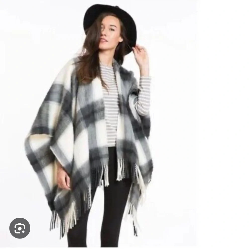 Marine Layer | Flannel Georgia Cape Fringe Poncho in Buffalo Plaid OS